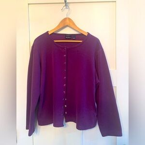 Gloria Vanderbilt, Long sleeve sweater with snap buttons. Size XL